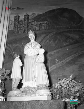 001 - Statue