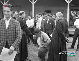 002 - Religieux rencontent un groupe