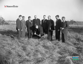 001 - Groupe d'hommes