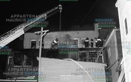 Pompiers sur le toit