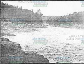 The gorge from Almaville side 1900- une vue des chutes de Shawinigan du côté d'Almaville