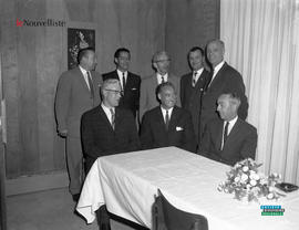 001 - Groupe d'hommes