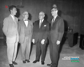 002 - Quatre hommes