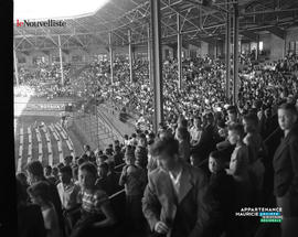 049 - Foule dans un stade