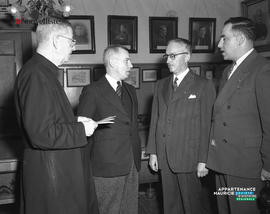 002 - Groupe d'hommes