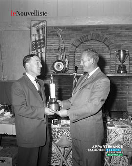 001 - Remise de trophée