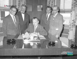 002 - Groupe d'hommes