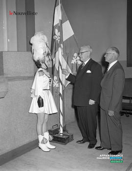 005 - Majorette drapeau