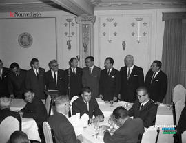001 - Groupe d'hommes