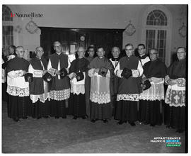 001 - Groupe de religieux