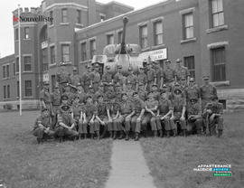 003 - Groupe de militaires
