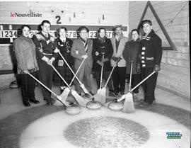 002 - Personnes jouant au curling