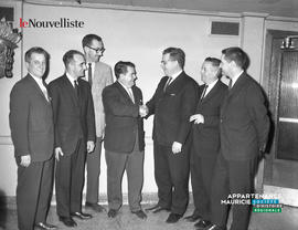 001 - Groupe d'hommes