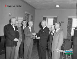 001 - Groupe d'hommes