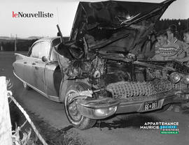 001 - Voiture accidentée