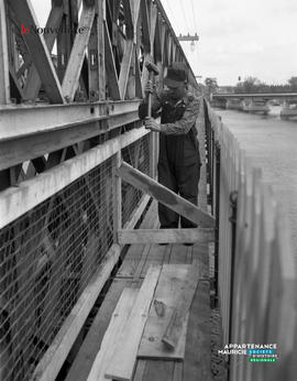 021 - Ouvrier Pont Bailey