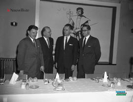 001 - Quatre hommes
