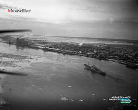 013 - Vue aérienne du port