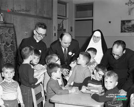 001 - Adultes et jeunes garçons