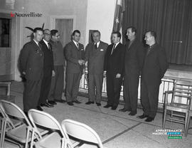 001 - Groupe d'hommes