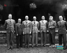 001 - Groupe d'hommes