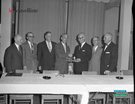 002 - Groupe d'hommes