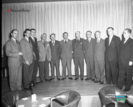 002 - Groupe d'hommes