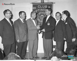 001 - Groupe d'hommes