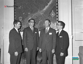 003 - Groupe d'hommes