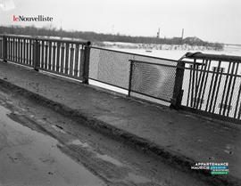 001 - Clôture défoncée pont Duplessis