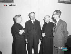 001 - Quatre hommes