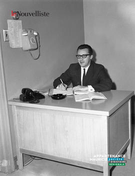 001 - Au bureau