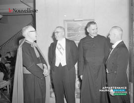 001 - Groupe d'hommes