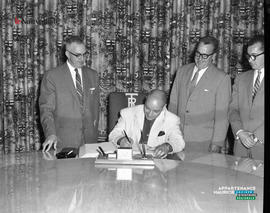 001 - Groupe d'hommes