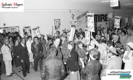 Jean Chrétien et une foule