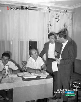 001 - Groupe d'hommes