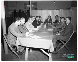 001 - Groupe d'hommes