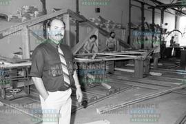 Homme dans un atelier