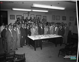 001 - Groupe d'hommes