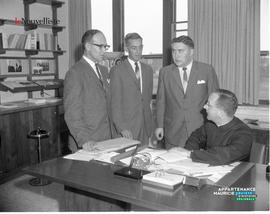 001 - Quatre hommes
