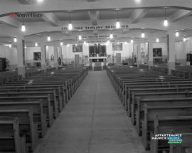 002 - Intérieur d'une église