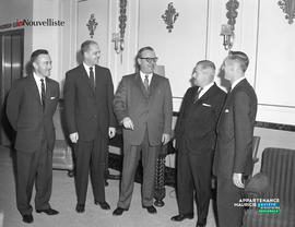 001 - Cinq hommes