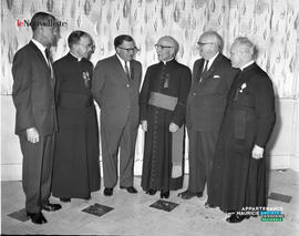 007 - Groupe d'hommes