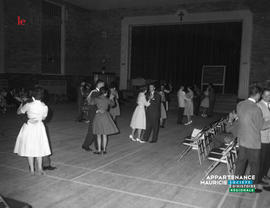 009 - Bal dans un gymnase
