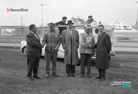001 - Groupe d'hommes