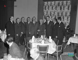 001 - Groupe d'hommes