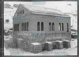 Pittsburg Reduction Co. Power-house. Dec. 1900. Decmbre 1900 On y achève la construction de l'une...