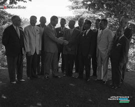 001 - Groupe d'hommes