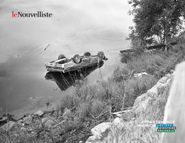 009 - Voiture renversée dans la rivière