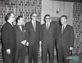 001 - Cinq hommes